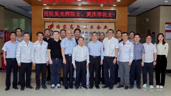 中国工程院院士吴光辉、黄庆学来新疆湘晟调研